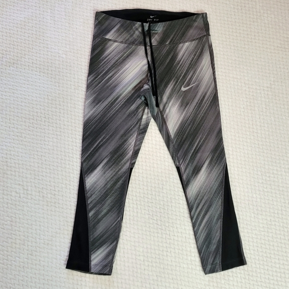 Nike Pants - Nike Dri-Fit running reflective capri cropped leggings mesh